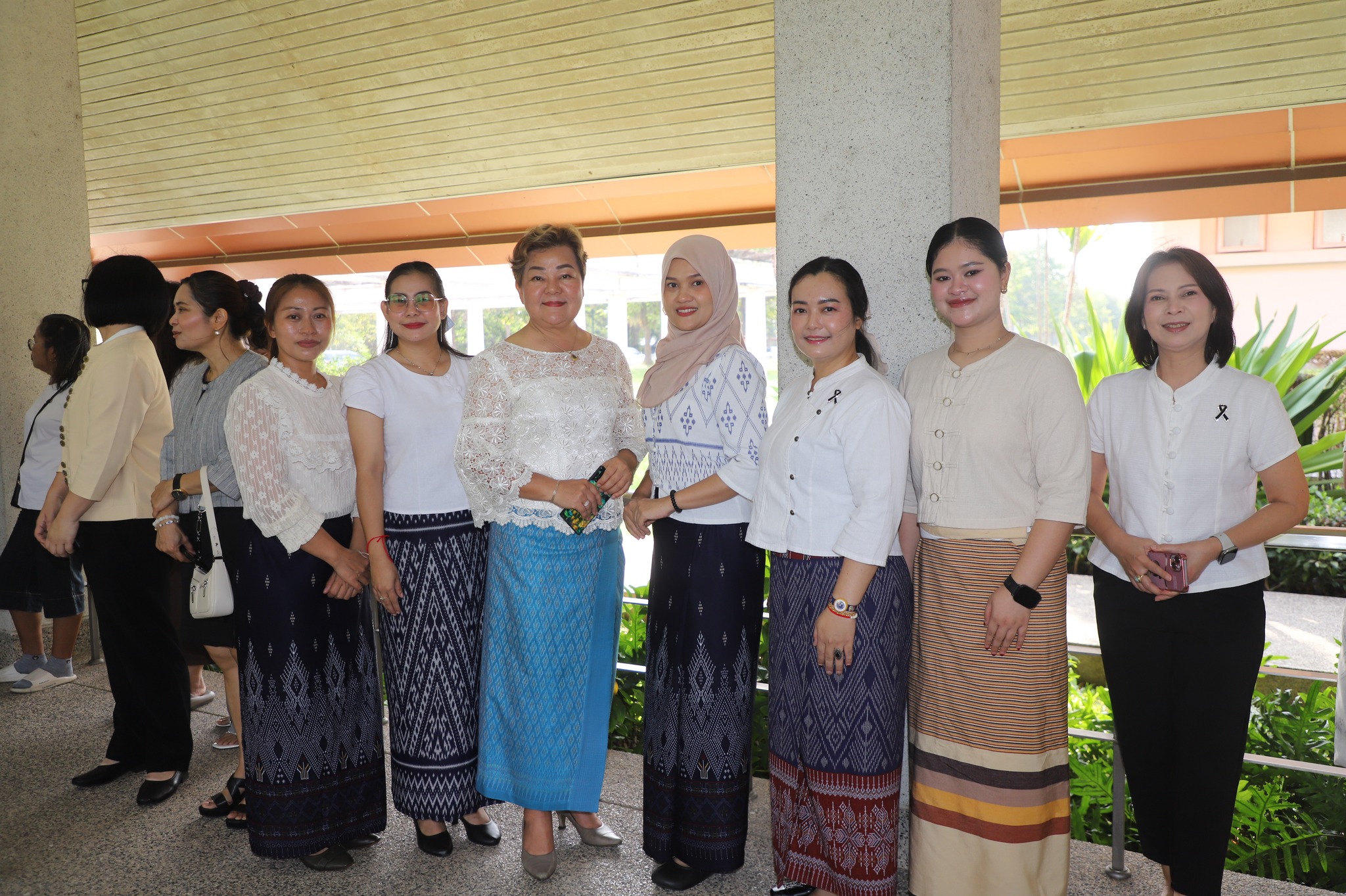 title - มากกว่าความรักระหว่างคู่ครอง คือความรักต่อปวงชน ส.ป.ก. จัดงาน “รักแห่งศิลป์ รักแห่งแผ่นดิน” พลังแห่งศิลปะที่เชื่อมโยงสถาบันและประชาชน